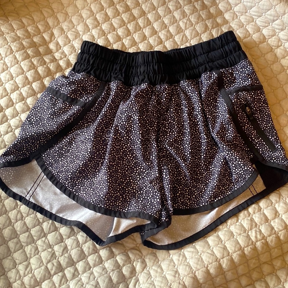 Lululemon Tracker Shorts Size 4